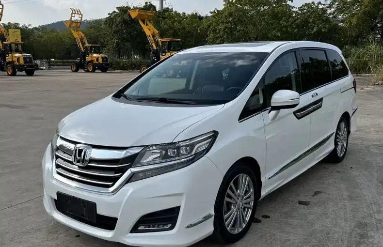 Honda Elysion 2017 из Китая