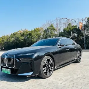 BMW i7 2023 из Китая