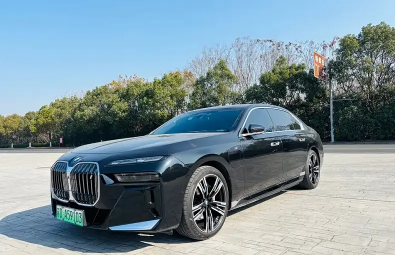 BMW i7 2023 из Китая