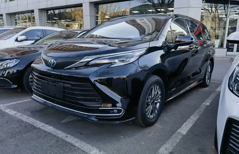 Toyota Sienna 2023 из Китая