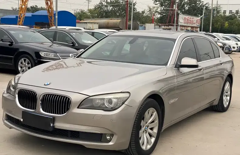 BMW 7 Series 2012 из Китая