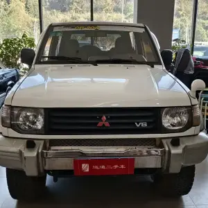 Mitsubishi Pajero (Import) 1996 из Китая