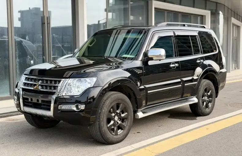 Mitsubishi Pajero (Import) 2017 из Китая