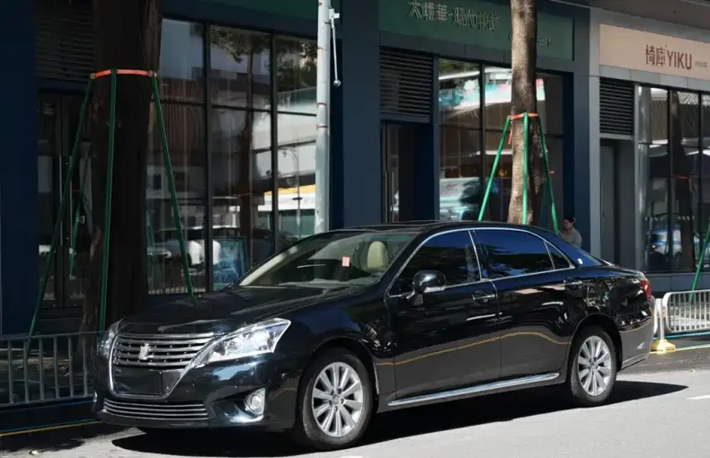 Toyota Crown 2013 из Китая