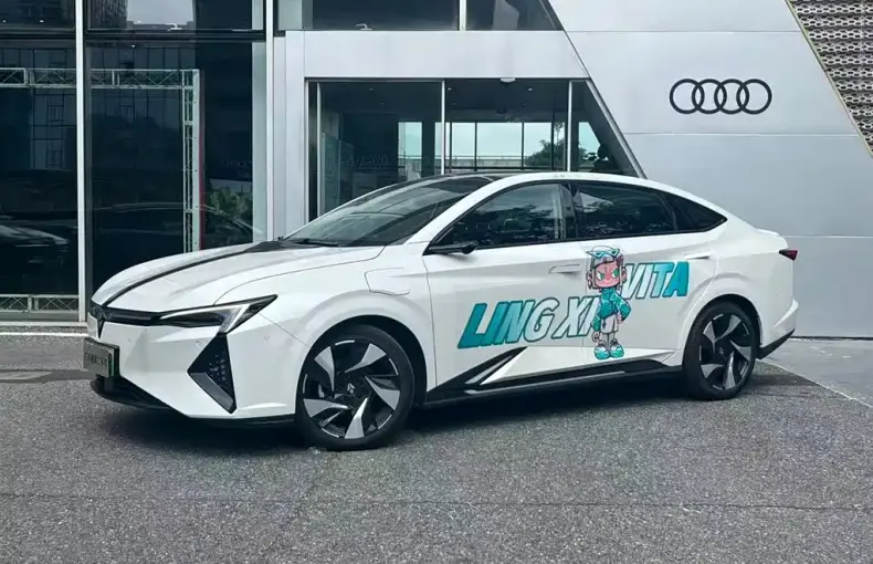 Lingxi Lingxi L 2024 из Китая