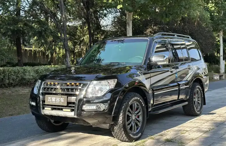 Mitsubishi Pajero (Import) 2019 из Китая