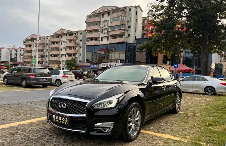 Infiniti Q70 2018 из Китая