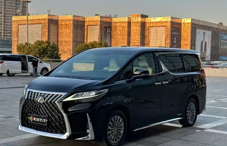 Lexus LM 2022 из Китая