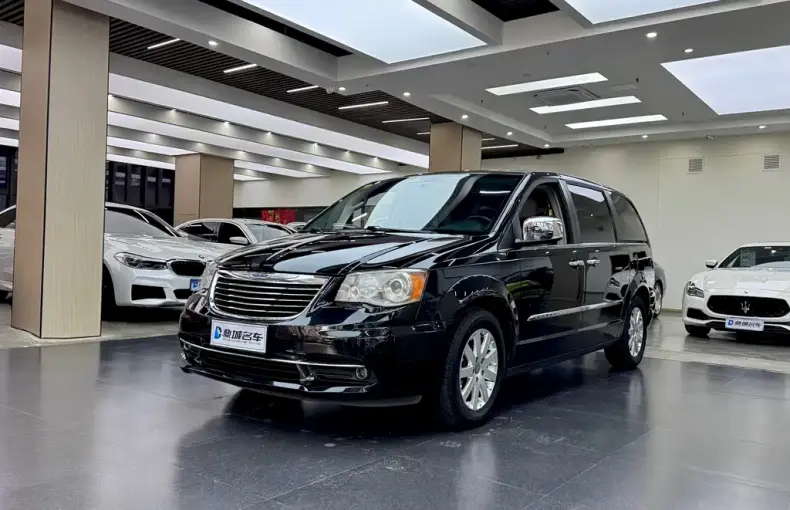 Chrysler Grand Voyager (Import) 2015 из Китая