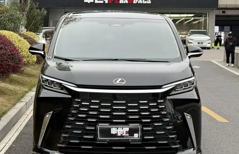 Lexus LM 2024 из Китая