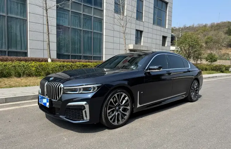 BMW 7 Series 2022 из Китая