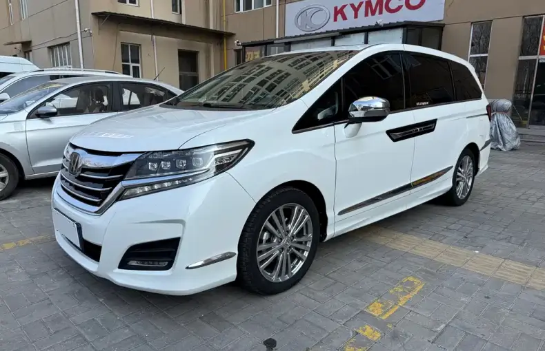Honda Elysion 2017 из Китая