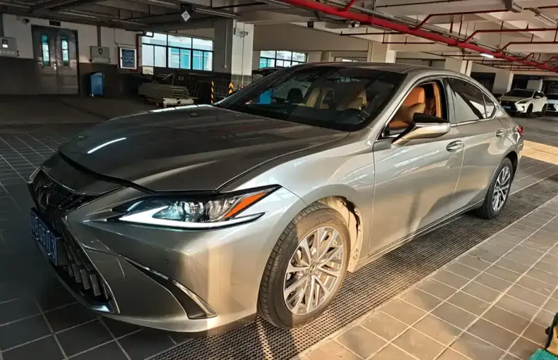 Lexus ES 2023 из Китая