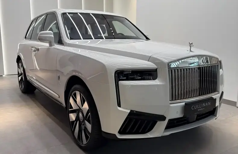 Rolls-Royce Cullinan из Китая