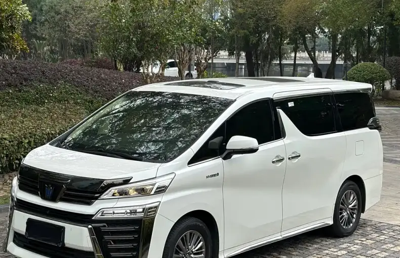 Toyota Vellfire 2023 из Китая