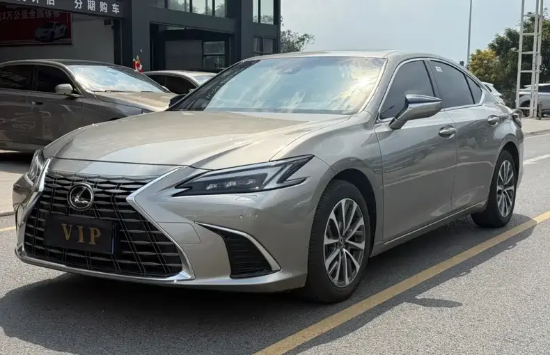 Lexus ES 2025 из Китая