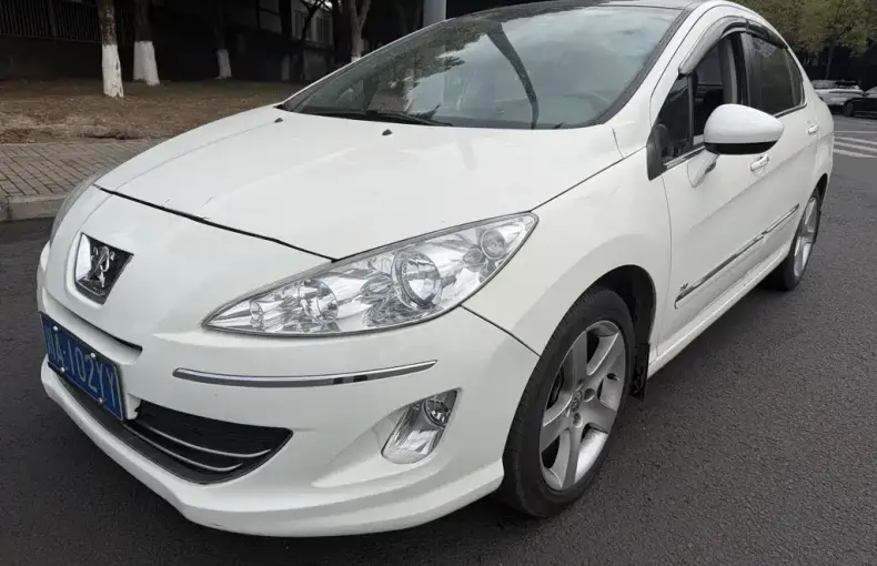 Peugeot 408 2012 из Китая
