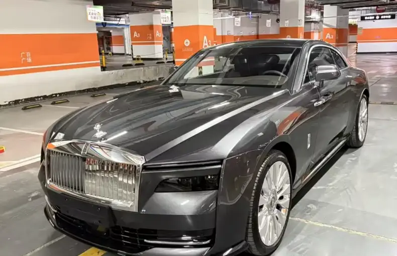 Rolls-Royce Phantom 2025 из Китая