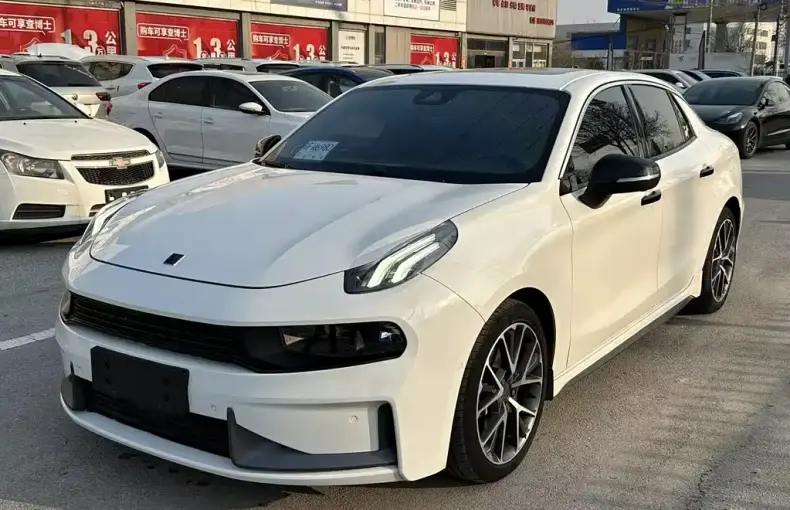Lynk & Co 03 2022 из Китая
