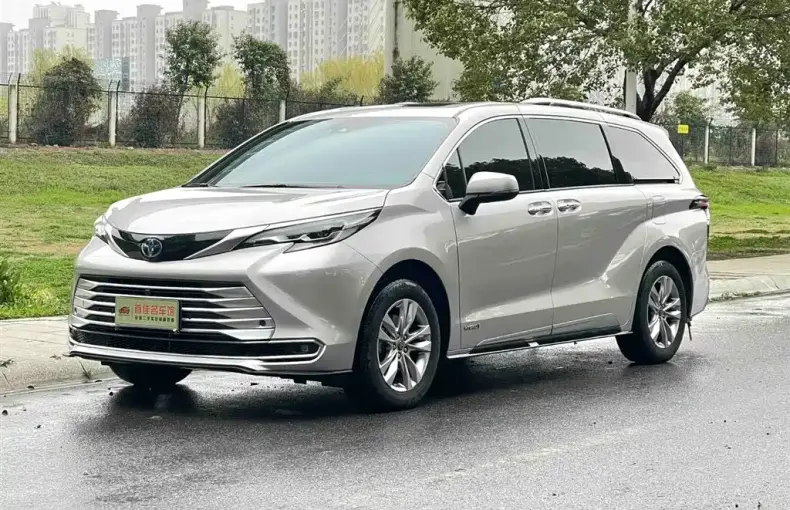 Toyota Sienna 2022 из Китая