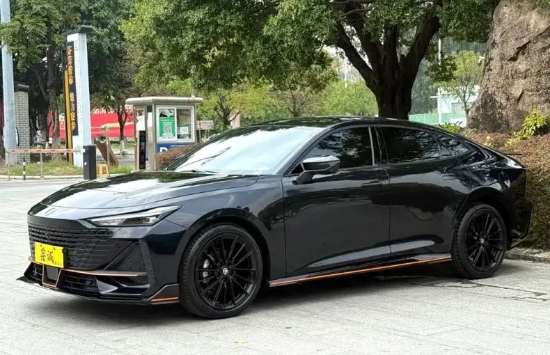 Changan UNI-V 2023 из Китая