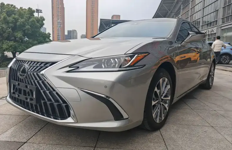 Lexus ES 2023 из Китая