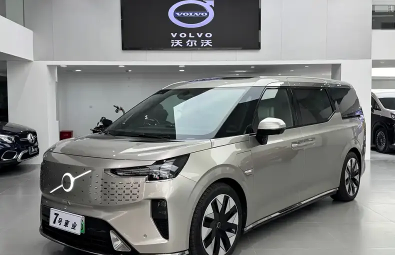 Volvo EM90 2024 из Китая