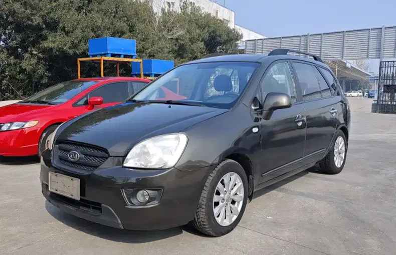 Kia Carens 2010 из Китая