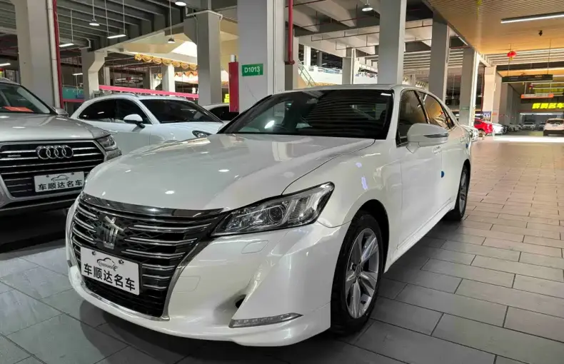 Toyota Crown 2016 из Китая