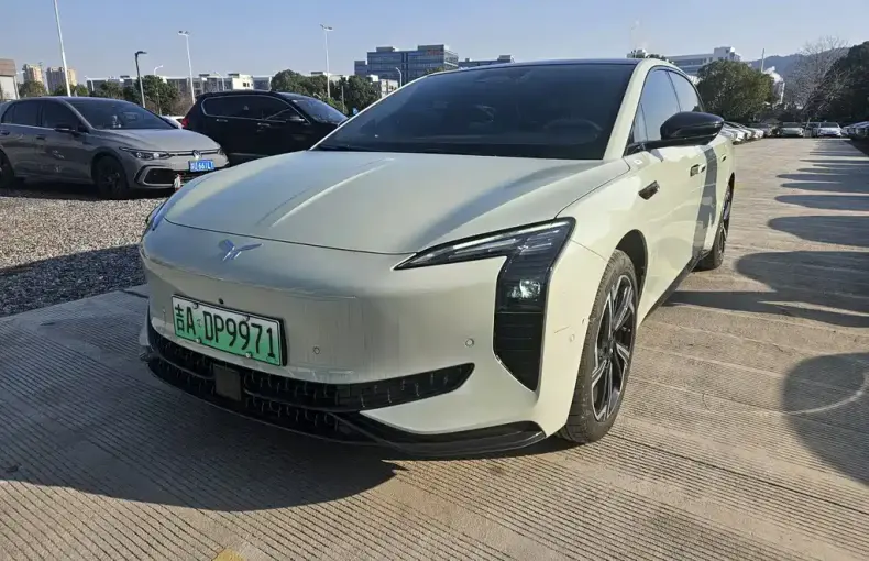 Hongqi Hongqi EH7 2024 из Китая