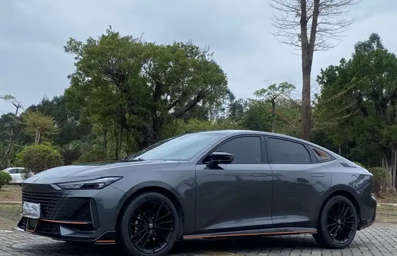 Changan UNI-V 2023 из Китая