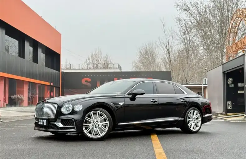 Bentley Flying Spur 2023 из Китая