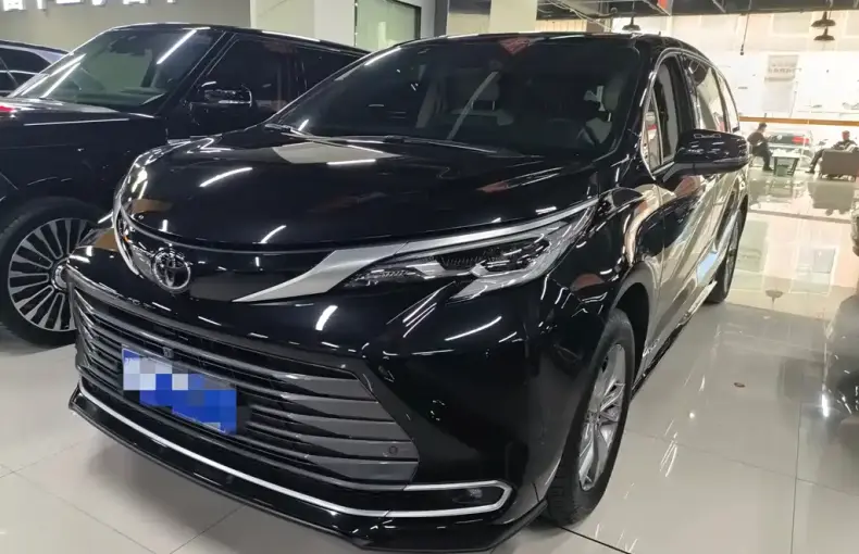 Toyota Sienna 2025 из Китая