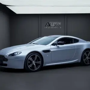 Aston Martin V8 Vantage 2011 из Китая