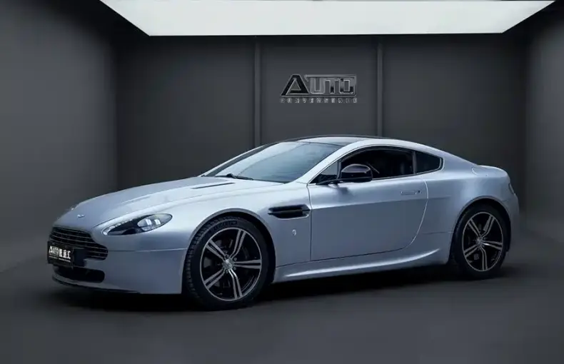 Aston Martin V8 Vantage 2011 из Китая
