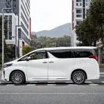 Toyota Alphard 2017 из Китая