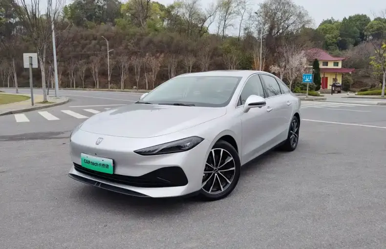 Roewe D7 2025 из Китая