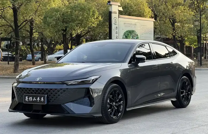 Changan UNI-V 2025 из Китая