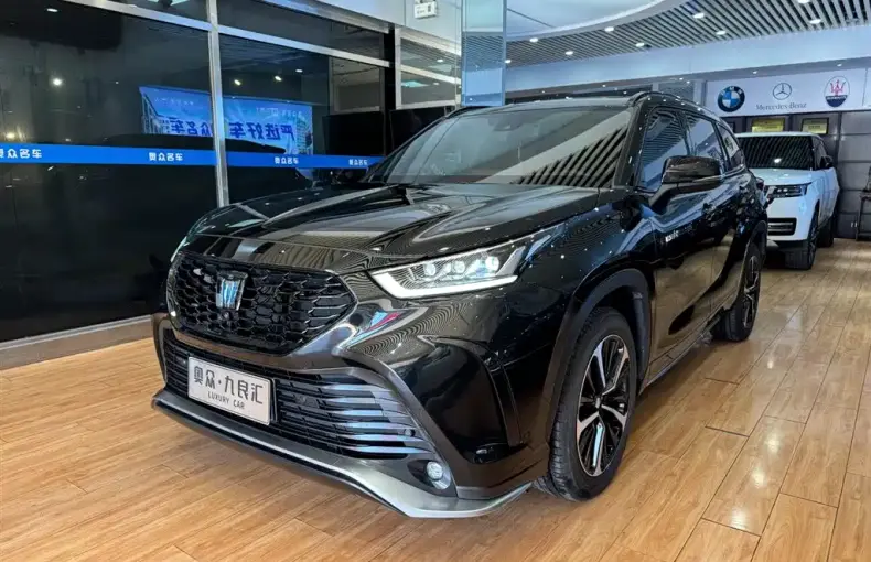 Toyota Crown Kluger 2023 из Китая
