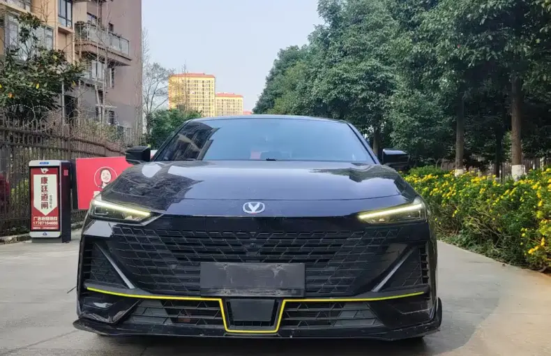 Changan UNI-V 2023 из Китая