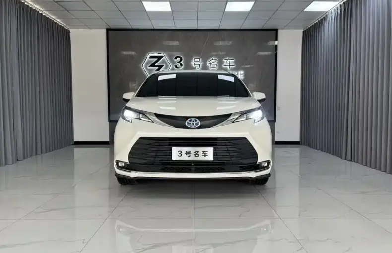 Toyota Sienna 2022 из Китая