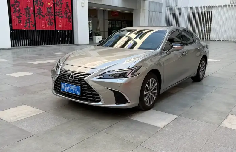 Lexus ES 2025 из Китая