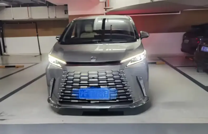 Lexus LM 2025 из Китая