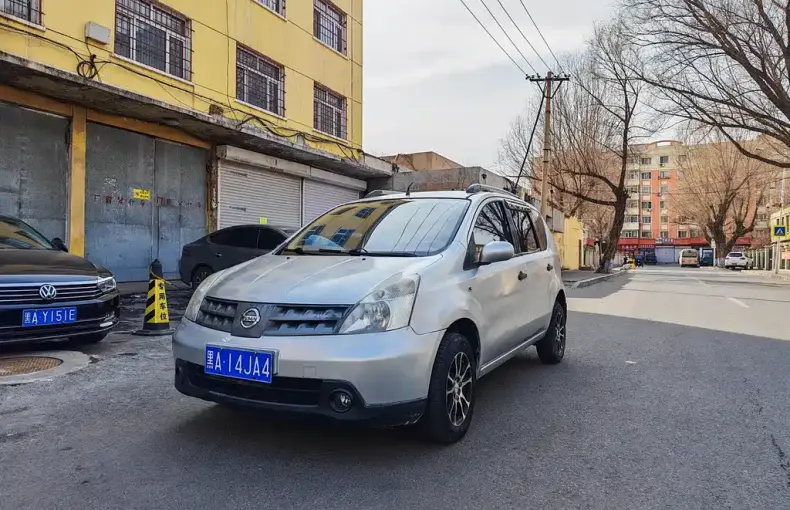 Nissan Livina 2007 из Китая