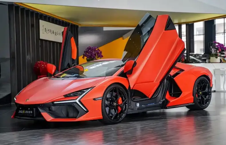 Lamborghini Revuelto 2026 из Китая