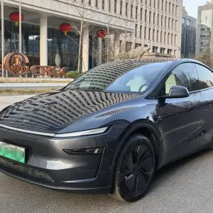 Tesla Model Y 2025 из Китая