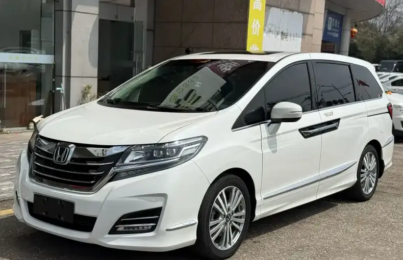 Honda Elysion 2017 из Китая