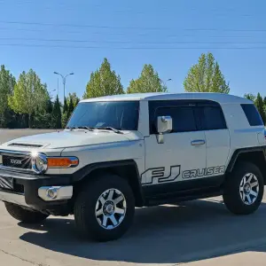 Toyota FJ Cruiser 2018 лот 56008377 из Китая