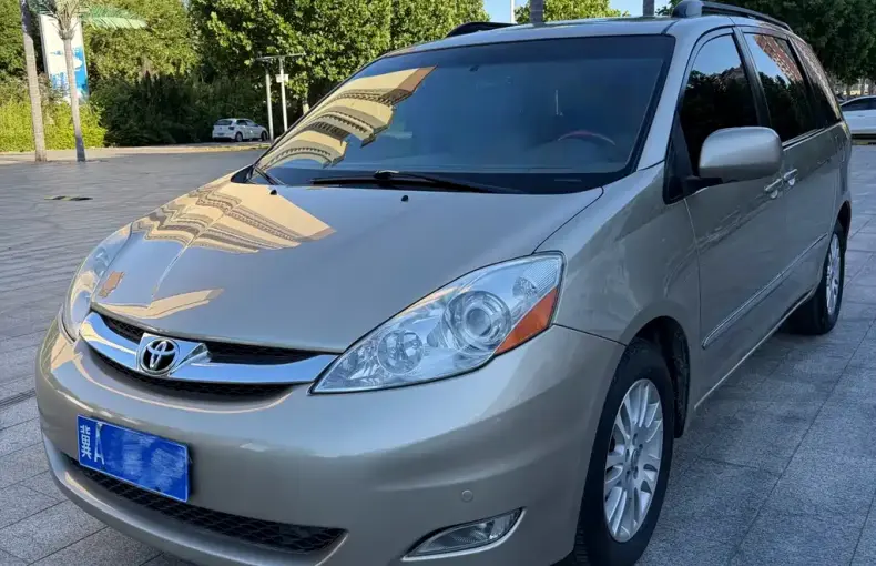 Toyota Sienna 2009 из Китая