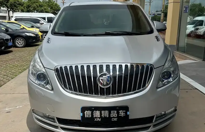 Buick GL8 2012 из Китая